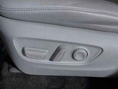 2023 Toyota Highlander — photo 13 view