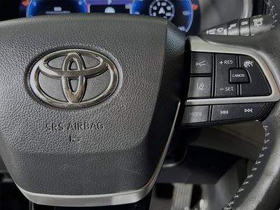 2023 Toyota Highlander — photo 17 view