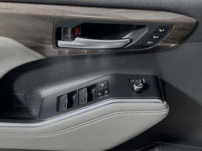 2023 Toyota Highlander — photo 14 view