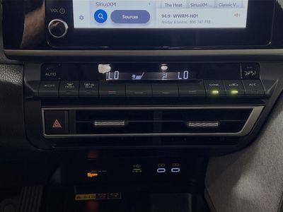 2025 Toyota Camry - Photo 23