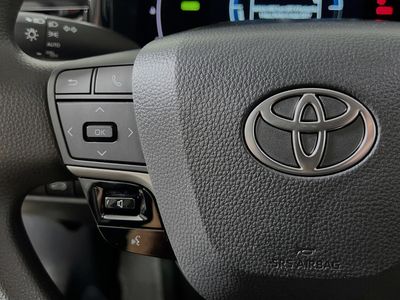 2025 Toyota Camry - Photo 16