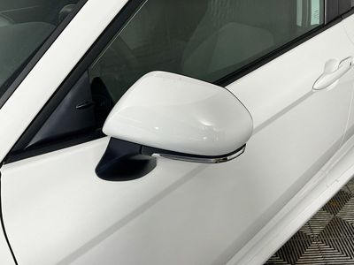 2025 Toyota Camry - Photo 10