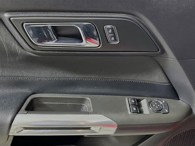 2017 Ford Mustang - Photo 14