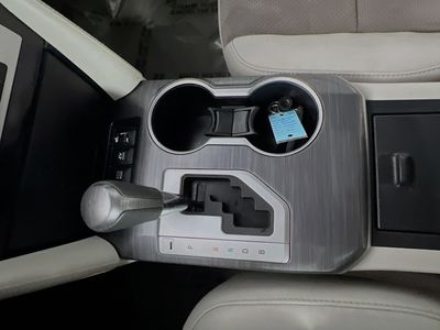 2014 Toyota Camry Hybrid - Photo 22