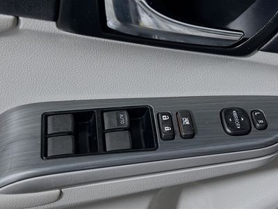 2014 Toyota Camry Hybrid - Photo 14