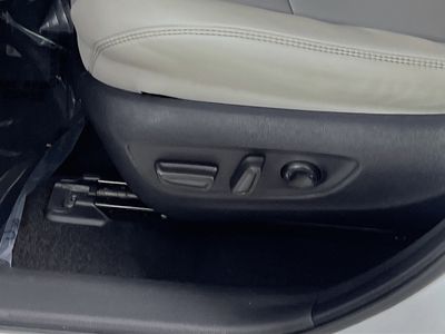 2025 Toyota RAV4 Hybrid - Photo 13