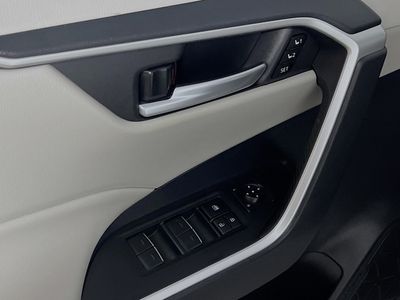 2025 Toyota RAV4 Hybrid - Photo 14
