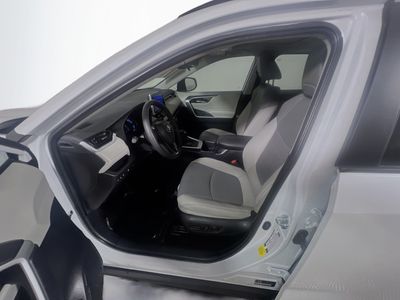2025 Toyota RAV4 Hybrid - Photo 12
