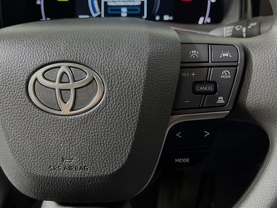 2025 Toyota Camry - Photo 17