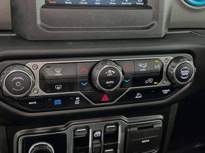 2023 Jeep Wrangler - Photo 22