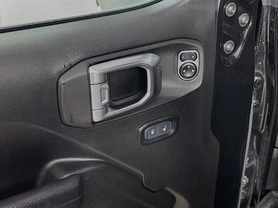 2023 Jeep Wrangler - Photo 14