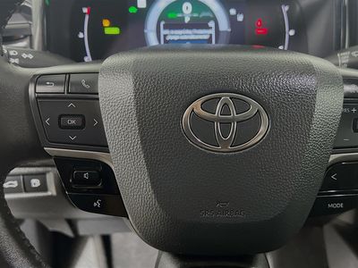 2025 Toyota Camry - Photo 16