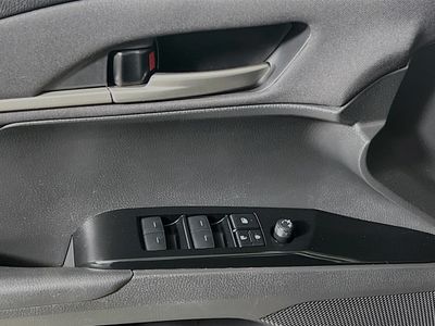 2025 Toyota Camry - Photo 14