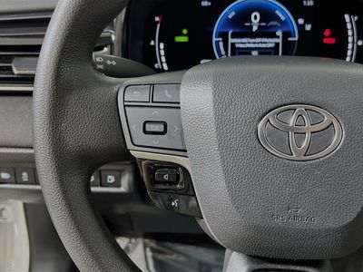 2025 Toyota Camry — photo 16 view