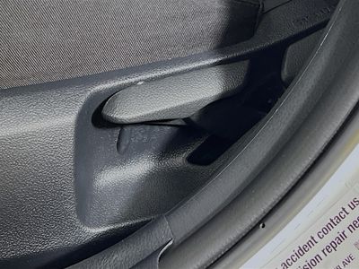 2025 Toyota Camry — photo 13 view