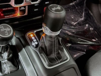 2025 Jeep Wrangler - Photo 21