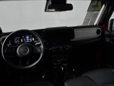 2025 Jeep Wrangler - Photo 27
