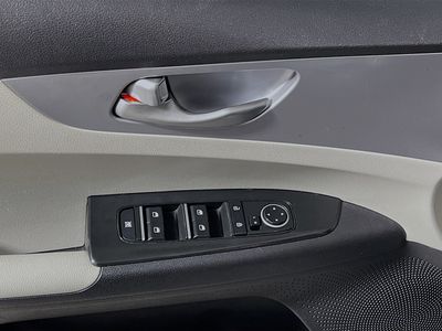 2022 Kia Forte - Photo 13