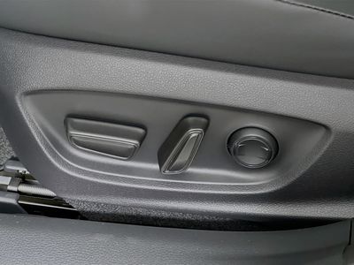 2026 Toyota Prius Plug-In Hybrid - Photo 13
