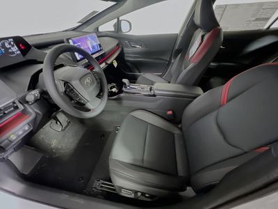 2025 Toyota Prius Plug-In Hybrid - Photo 12