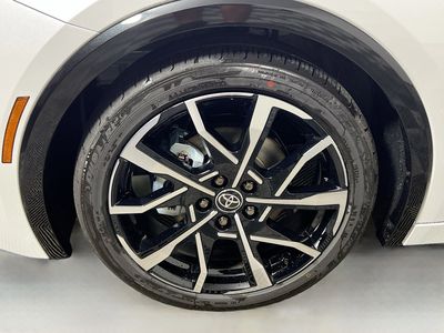 2025 Toyota Prius Plug-In Hybrid - Photo 11