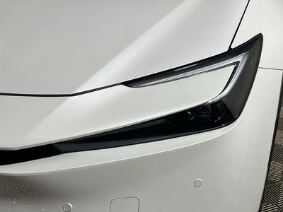 2025 Toyota Prius Plug-In Hybrid - Photo 9