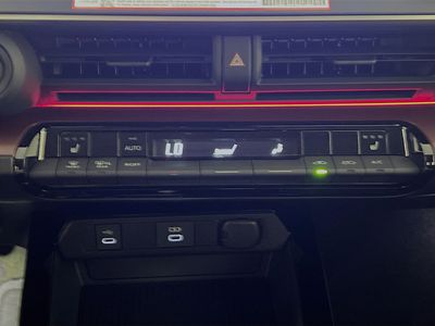 2025 Toyota Prius Plug-In Hybrid - Photo 23