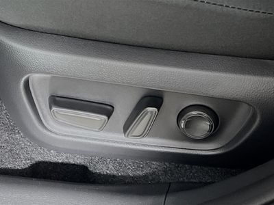 2026 Toyota RAV4 Plug-In Hybrid - Photo 13