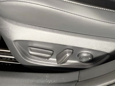 2026 Toyota Prius - Photo 13