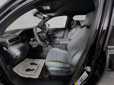 2025 Toyota Tacoma Hybrid - Photo 12