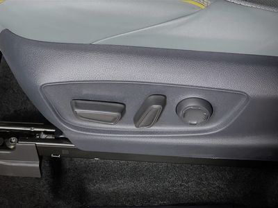 2025 Toyota Tacoma Hybrid - Photo 13