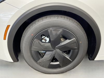 2026 Toyota Prius Plug-In Hybrid - Photo 11
