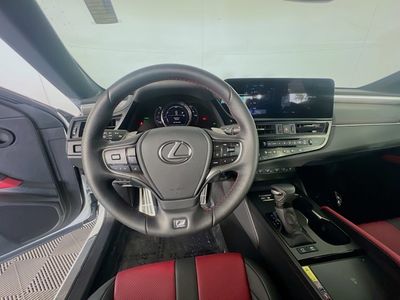 2025 Lexus ES - Photo 14