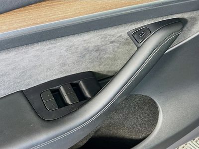 2023 Tesla Model Y - Photo 12