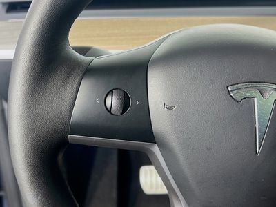 2023 Tesla Model Y - Photo 16