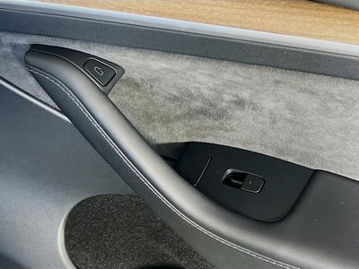 2023 Tesla Model Y - Photo 30