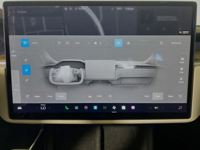 2022 Tesla Model X - Photo 21