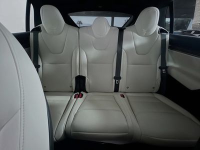 2022 Tesla Model X - Photo 24