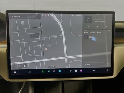 2022 Tesla Model X - Photo 19