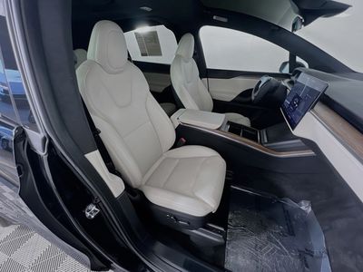 2022 Tesla Model X - Photo 28