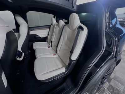 2022 Tesla Model X - Photo 25