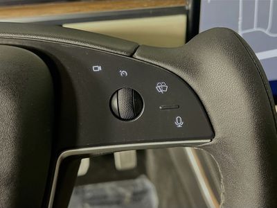 2022 Tesla Model X - Photo 18