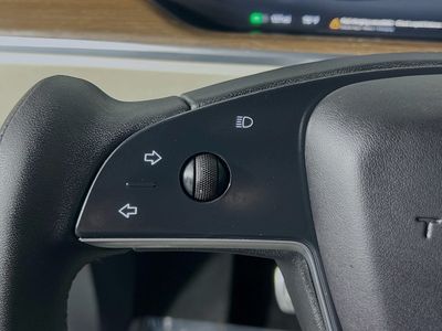 2022 Tesla Model X - Photo 17