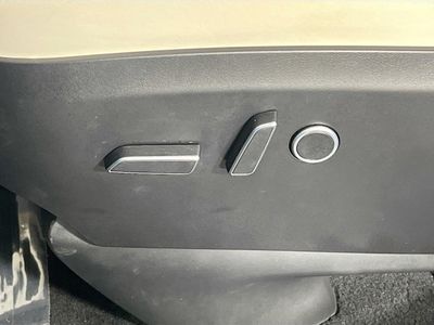2022 Tesla Model X - Photo 13