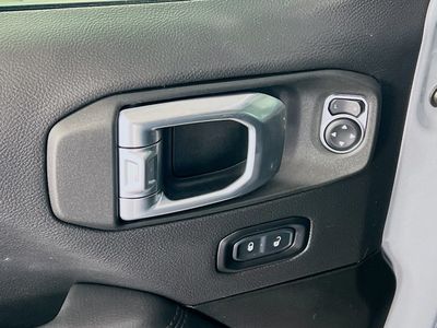 2022 Jeep Wrangler - Photo 12