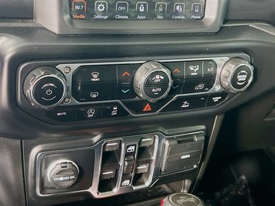 2022 Jeep Wrangler - Photo 23