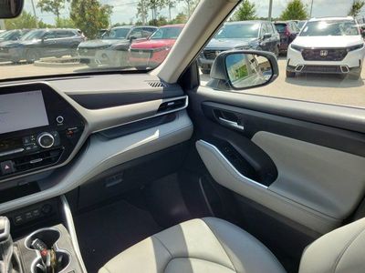 2023 Toyota Highlander - Photo 19