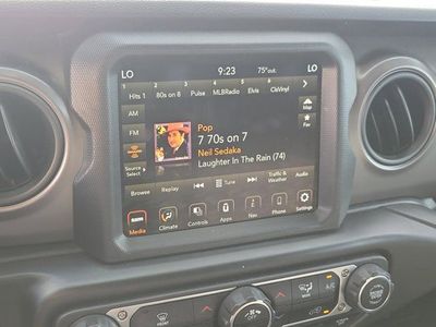 2022 Jeep Wrangler - Photo 30
