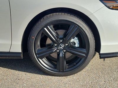 2026 Honda Accord Hybrid - Photo 9