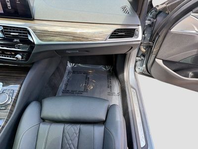 2021 BMW 5 Series - Photo 18